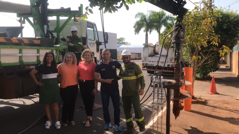 Noticia emeief-leonor-salomao-comemora-instalacao-de-transformador-de-energia